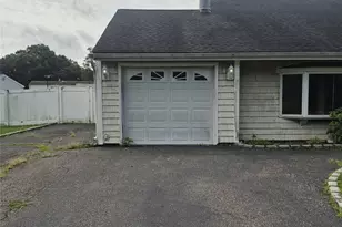 2 Wendy Rd, Coram, NY 11727 - Photo 3