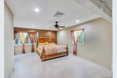 28 Penn Drive, Dix Hills, NY 11746 - Photo 15