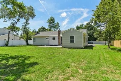 957 Bellmore Avenue, Central Islip, NY 11722 - Photo 35
