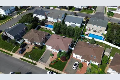 3105 Clubhouse Road, Merrick, NY 11566 - Photo 37