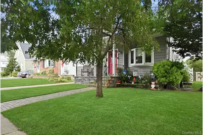 710 Premier Boulevard, New Hyde Park, NY 11040 - Photo 3