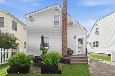 710 Premier Boulevard, New Hyde Park, NY 11040 - Photo 29