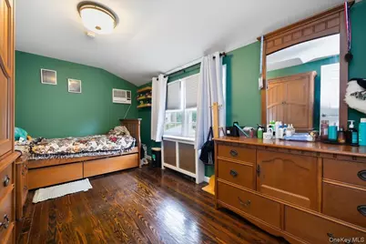 710 Premier Boulevard, New Hyde Park, NY 11040 - Photo 19