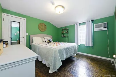 710 Premier Boulevard, New Hyde Park, NY 11040 - Photo 21