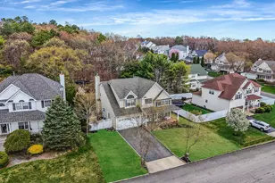 52 Shady View Crossing, Manorville, NY 11949 - Photo 3