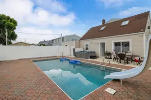 18 Old Farm Rd, Levittown, NY 11756 - Photo 29