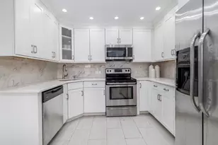 18 Old Farm Rd, Levittown, NY 11756 - Photo 3