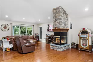 1 Gerriet Ct, Northport, NY 11768 - Photo 5