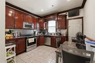 95-11 Cresskill Pl, Jamaica, NY 11435 - Photo 3