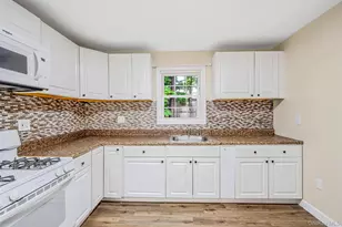 263 Valcour Ave, Uniondale, NY 11553 - Photo 23