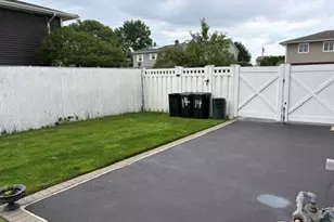 14 Wellbrock St, Lindenhurst, NY 11757 - Photo 3