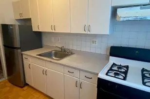 264-25 Langston Ave, Glen Oaks, NY 11004 - Photo 5