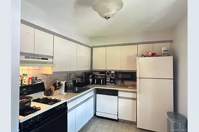 18 Cedar Court #18, Selden, NY 11784 - Photo 3