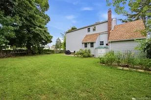 210 Greenlawn Terrace, Copiague, NY 11726 - Photo 23