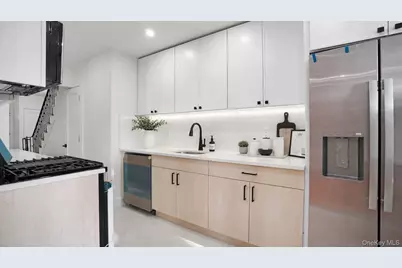 2539 Yates Avenue, Bronx, NY 10469 - Photo 3