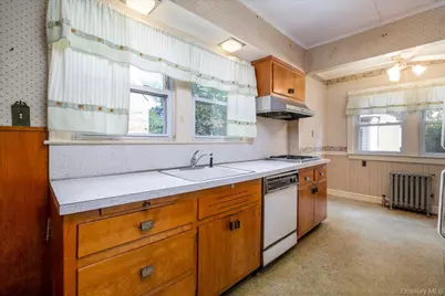 107 Cherry Street, Floral Park, NY 11001 - Photo 11