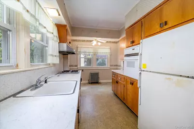 107 Cherry Street, Floral Park, NY 11001 - Photo 9
