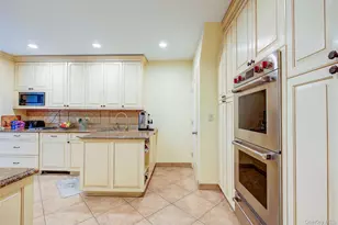 75-12 174th St, Fresh Meadows, NY 11366 - Photo 11