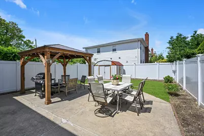 253-27 147th Avenue, Rosedale, NY 11422 - Photo 17