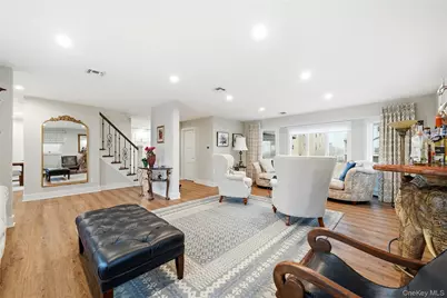 905 S 6th Street, Lindenhurst, NY 11757 - Photo 9