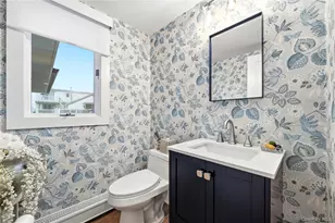 905 S 6th St, Lindenhurst, NY 11757 - Photo 11