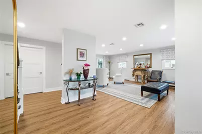 905 S 6th Street, Lindenhurst, NY 11757 - Photo 7