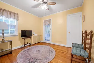 37 Maple Dr, New Hyde Park, NY 11040 - Photo 9