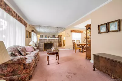 37 Maple Drive, New Hyde Park, NY 11040 - Photo 3