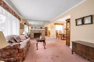 37 Maple Dr, New Hyde Park, NY 11040 - Photo 3