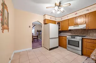 37 Maple Dr, New Hyde Park, NY 11040 - Photo 7