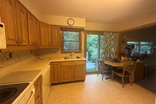 8 Dartmouth Rd, Shoreham, NY 11786 - Photo 5