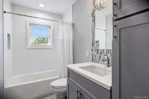 1005 Ferngate Dr, Franklin Square, NY 11010 - Photo 25