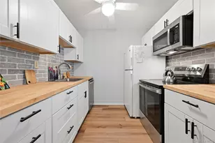 232 Blackpool Ct, Ridge, NY 11961 - Photo 5