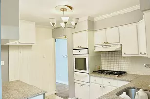 258 Steamboat Rd, Great Neck, NY 11024 - Photo 23