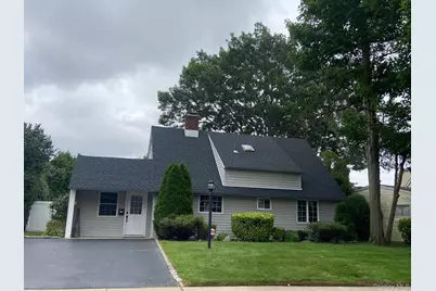 17 Giant Lane, Levittown, NY 11756 - Photo 1