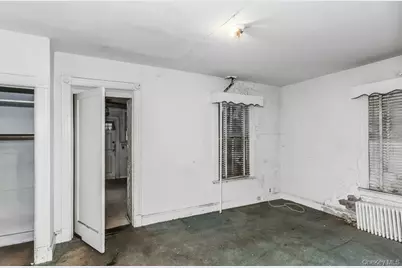 101 Emerson Avenue, Floral Park, NY 11001 - Photo 15