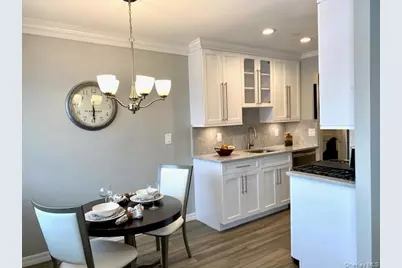 9 Williams Boulevard #6-1B, Lake Grove, NY 11755 - Photo 5