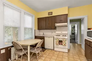 7 Brown St, Sea Cliff, NY 11579 - Photo 9