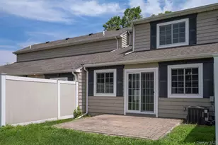 5000 Townhouse Dr, Coram, NY 11727 - Photo 15
