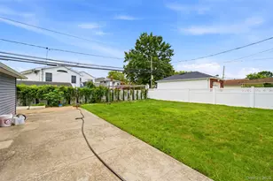 105 Wadsworth Ave, Levittown, NY 11756 - Photo 17
