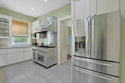 215 Soundview Avenue, White Plains, NY 10606 - Photo 19