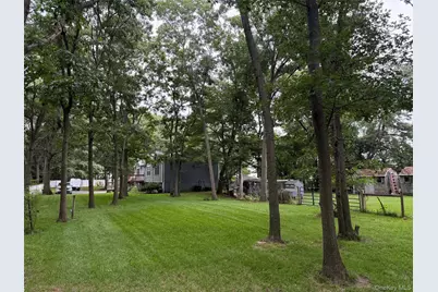 224C Country Road, Medford, NY 11763 - Photo 3