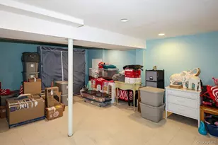 7 Catherine Ct, Elmont, NY 11003 - Photo 27