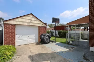 7 Catherine Ct, Elmont, NY 11003 - Photo 35