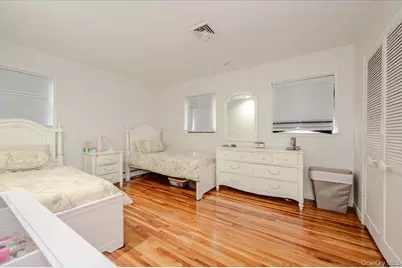 30 Cheshire Road, Inwood, NY 11096 - Photo 11
