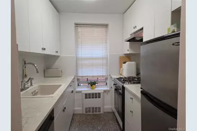 67-12 Yellowstone Boulevard #B15, Forest Hills, NY 11375 - Photo 7