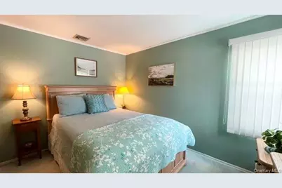 32 Taylor Drive, Farmingdale, NY 11735 - Photo 19