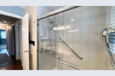 32 Taylor Drive, Farmingdale, NY 11735 - Photo 15