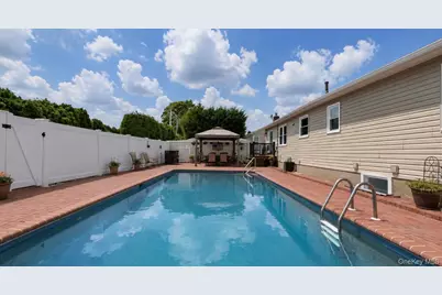 32 Taylor Drive, Farmingdale, NY 11735 - Photo 35