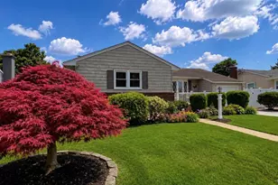 32 Taylor Dr, Farmingdale, NY 11735 - Photo 3